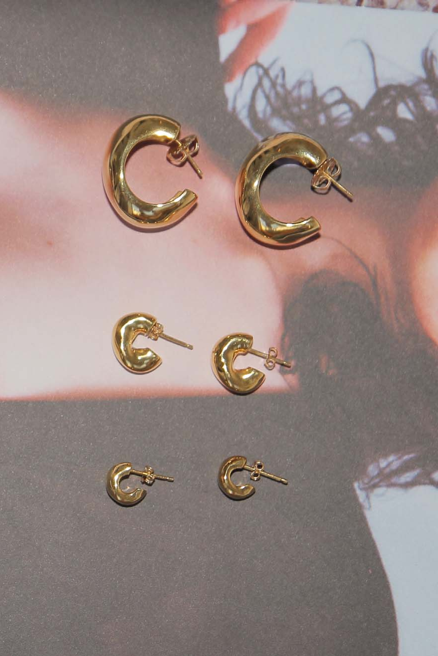 AGMES, Mini Dahlia Huggies, Gold