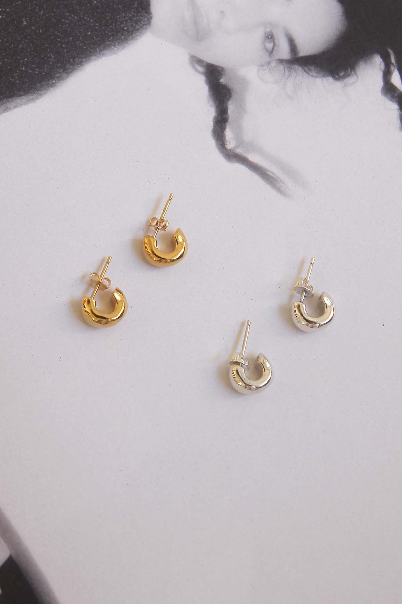 AGMES, Mini Dahlia Huggies, Gold