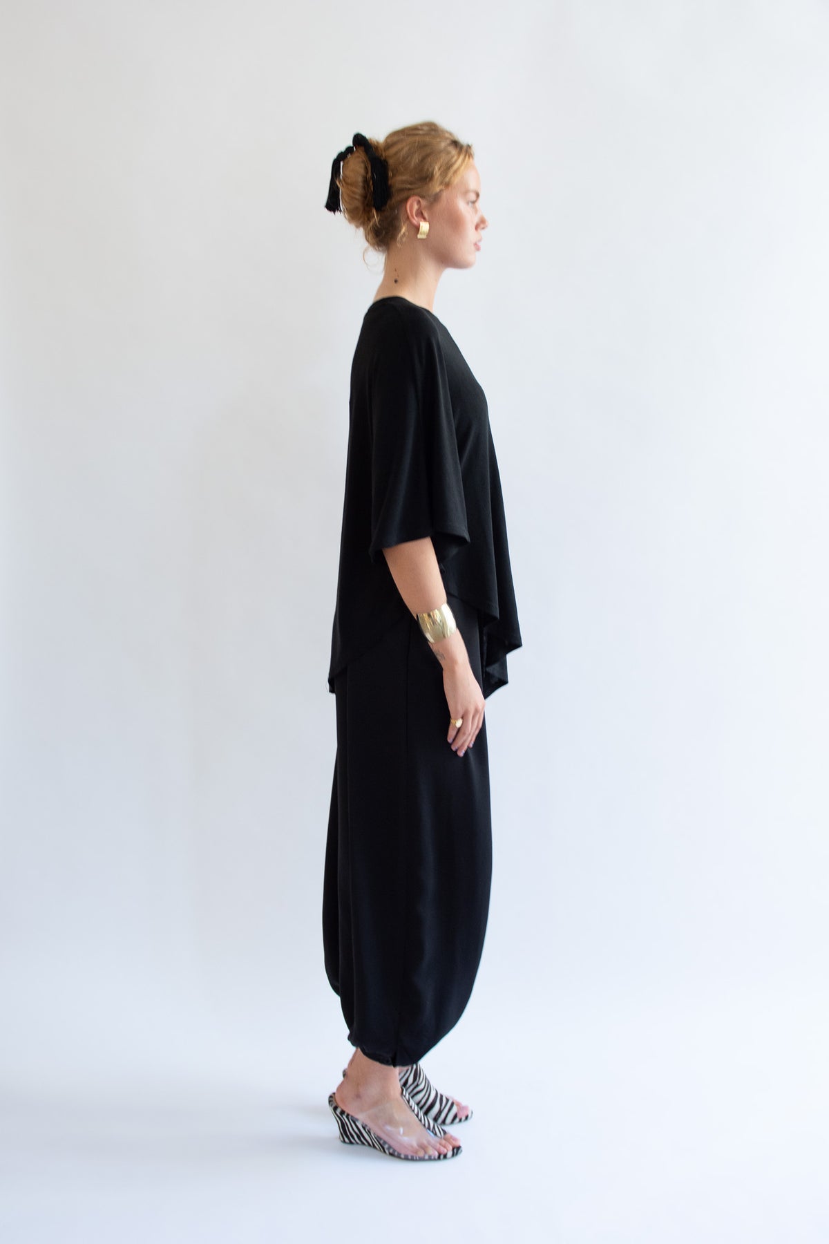 THE GARMENT, Breanna Asymmetric Top, Black