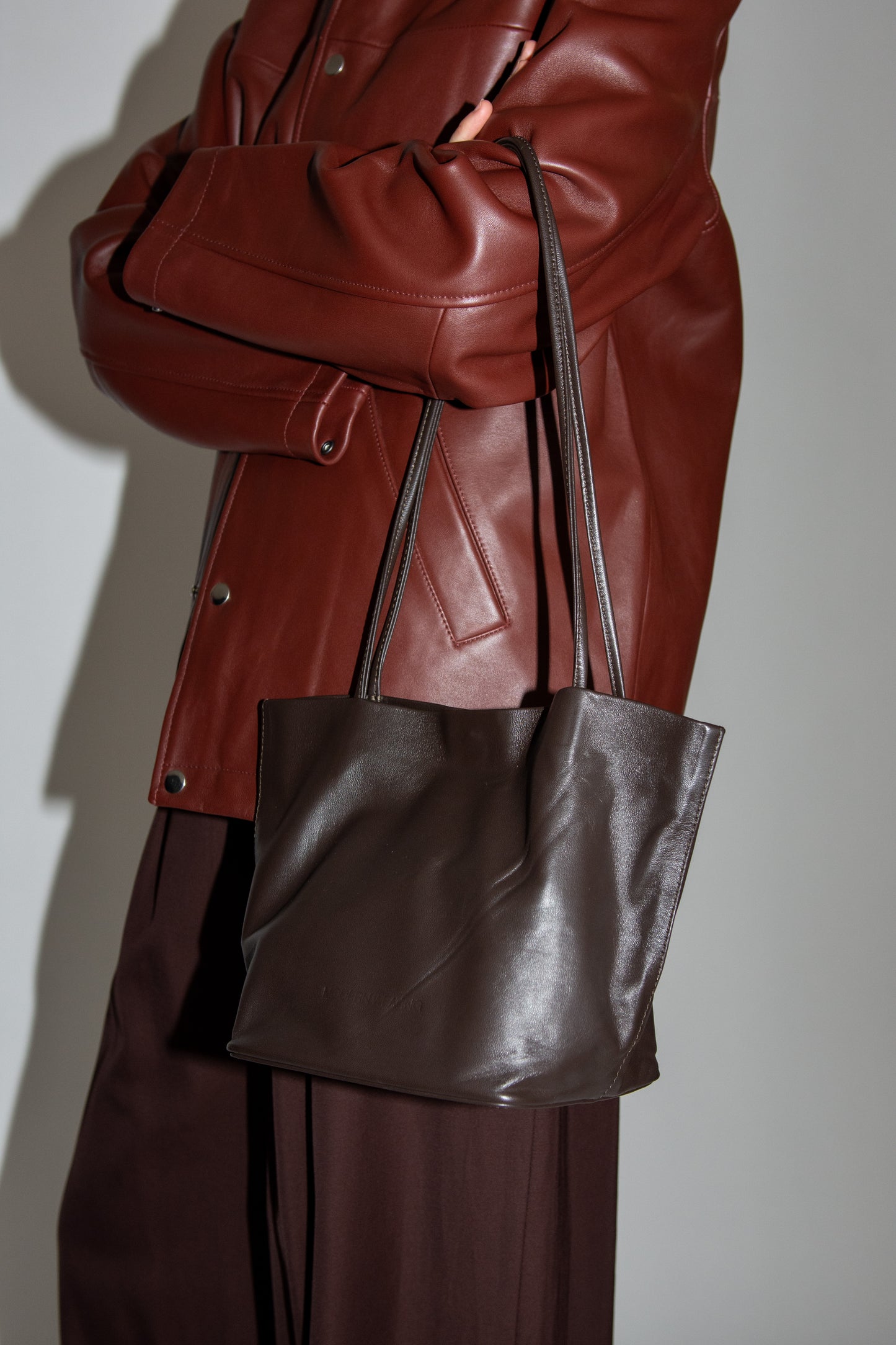 MODERN WEAVING, Relaxed Basket, Braun