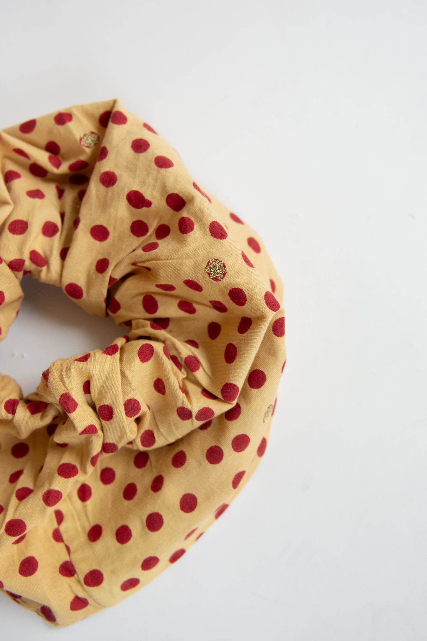 TIGRA TIGRA, Blockprint Dot XL Scrunchie, Beige/Red