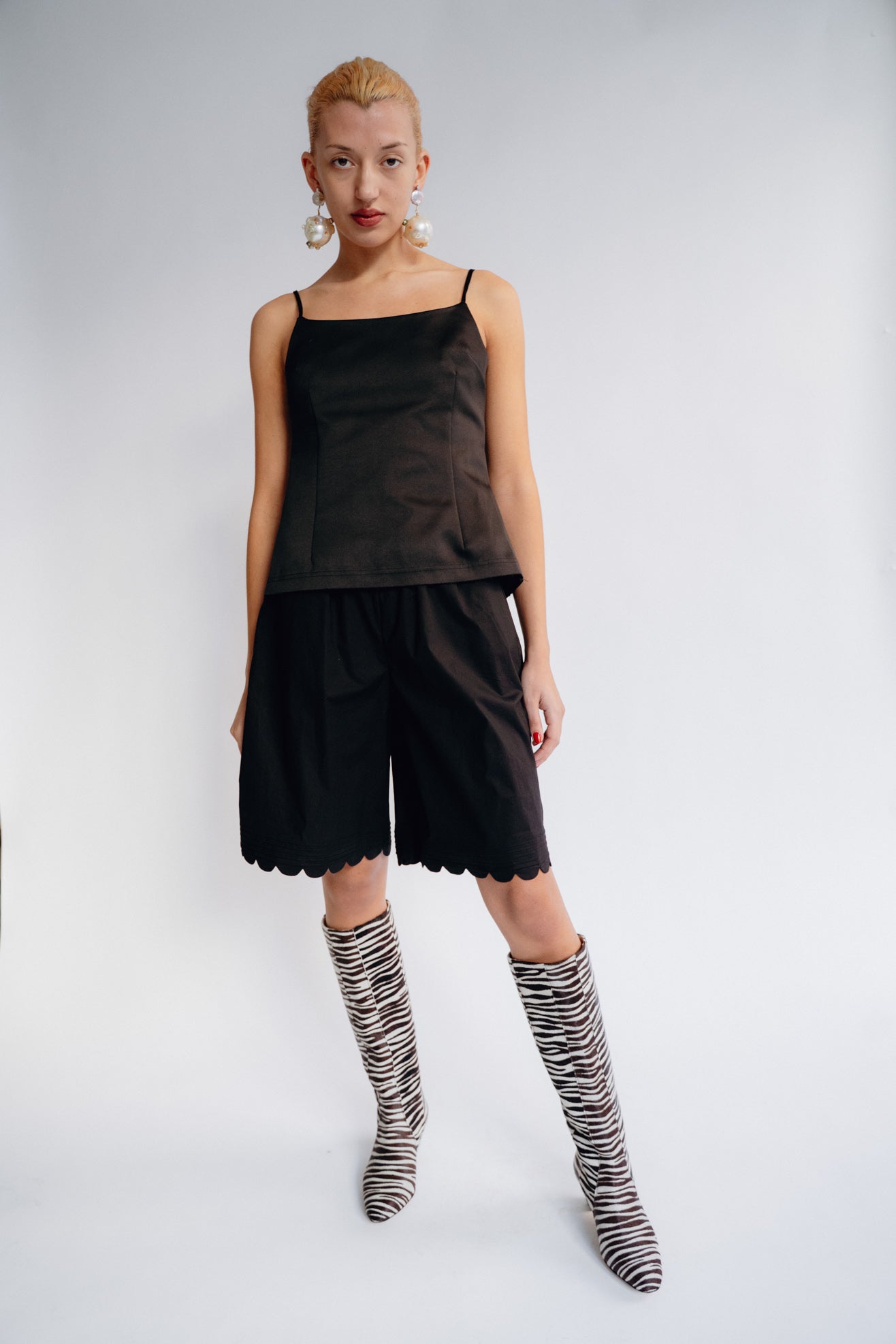 THE GARMENT, Cyprus Shorts, Black