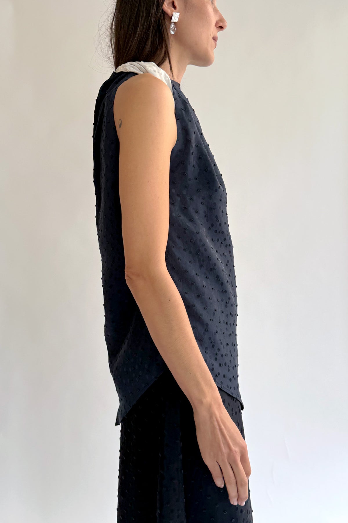 NOMIA, Twist Shoulder Top, Midnight/White