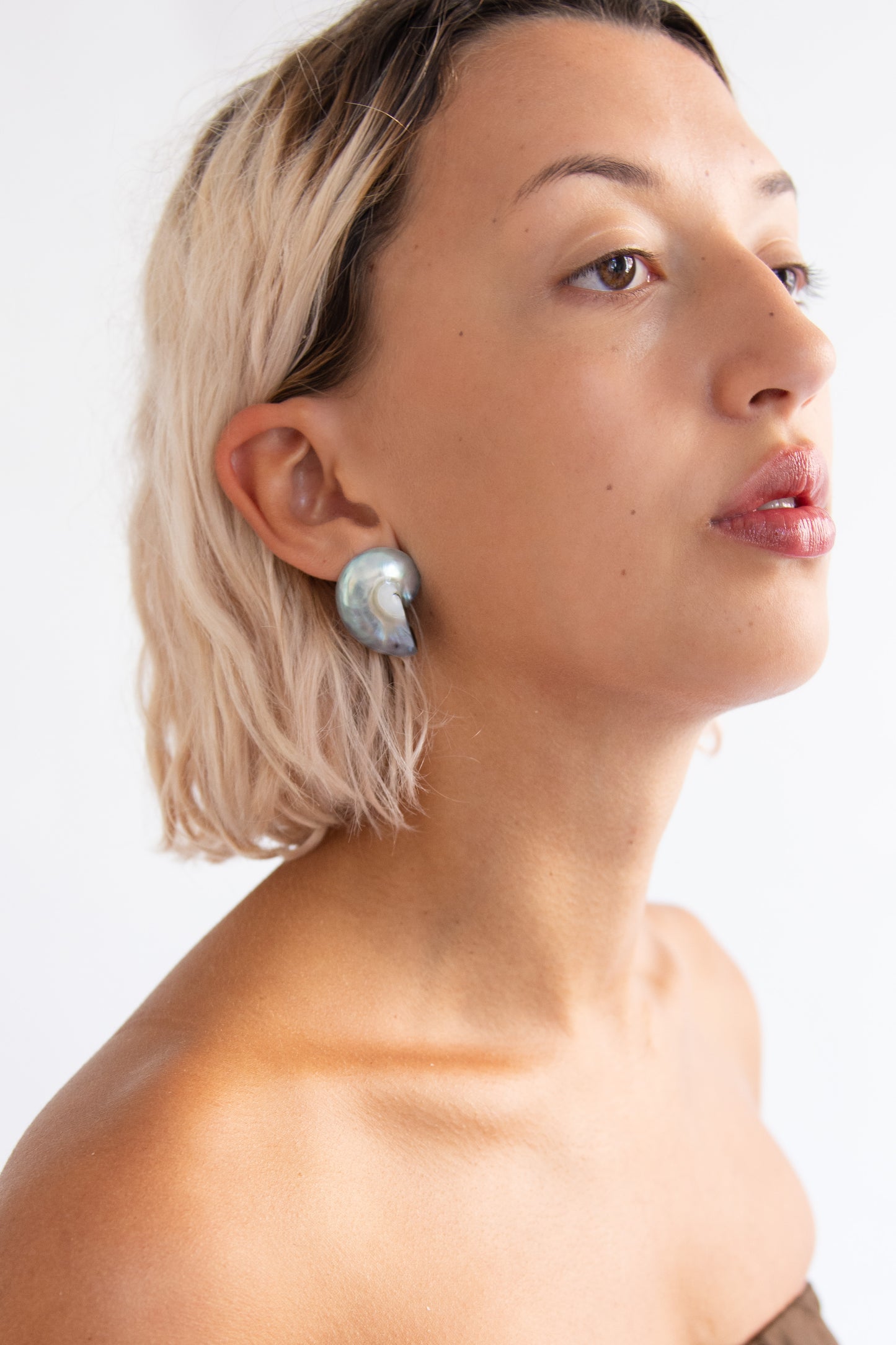 ISSHI, Molluska Earrings, Blue Sheen
