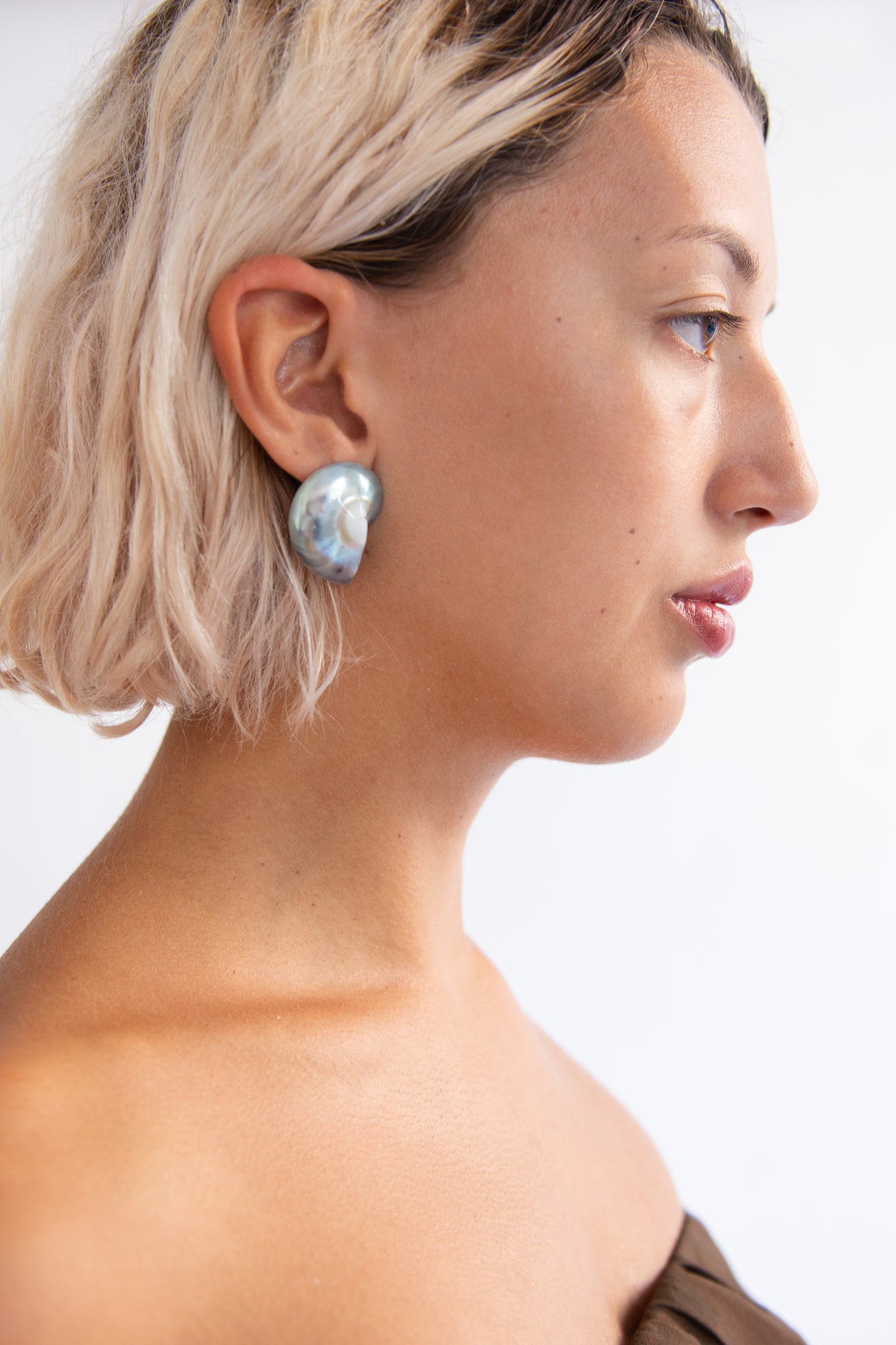 ISSHI, Molluska Earrings, Blue Sheen