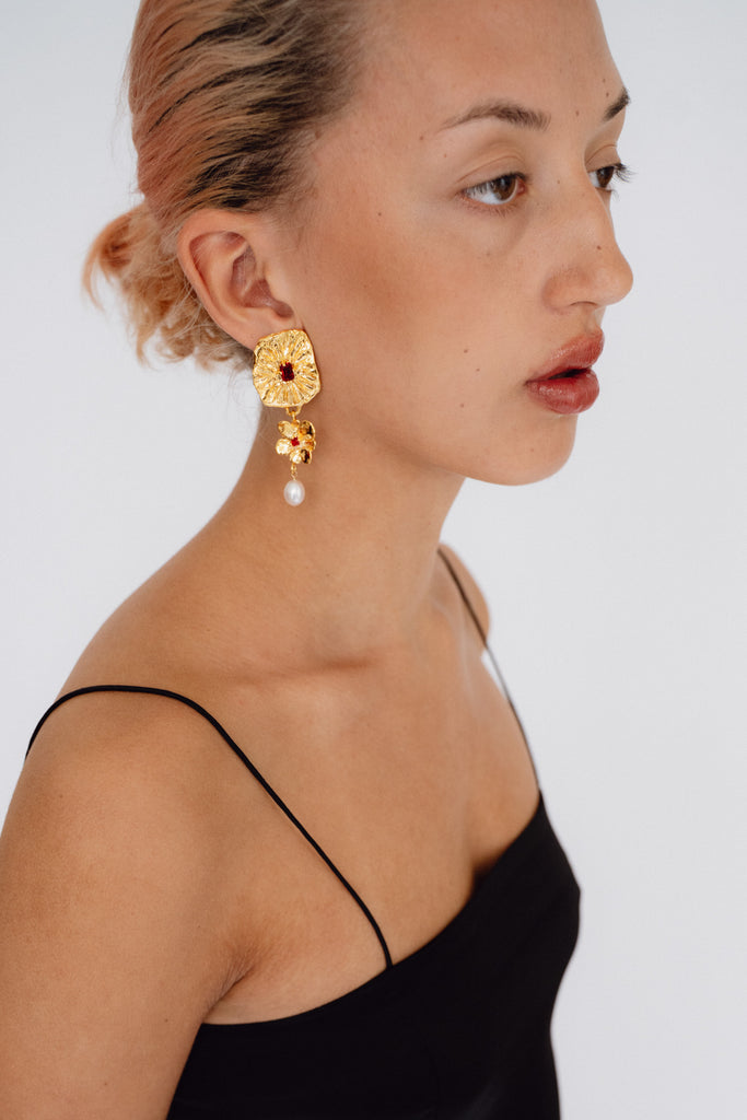 Mondo Mondo, Venus Drop Earrings, Gold