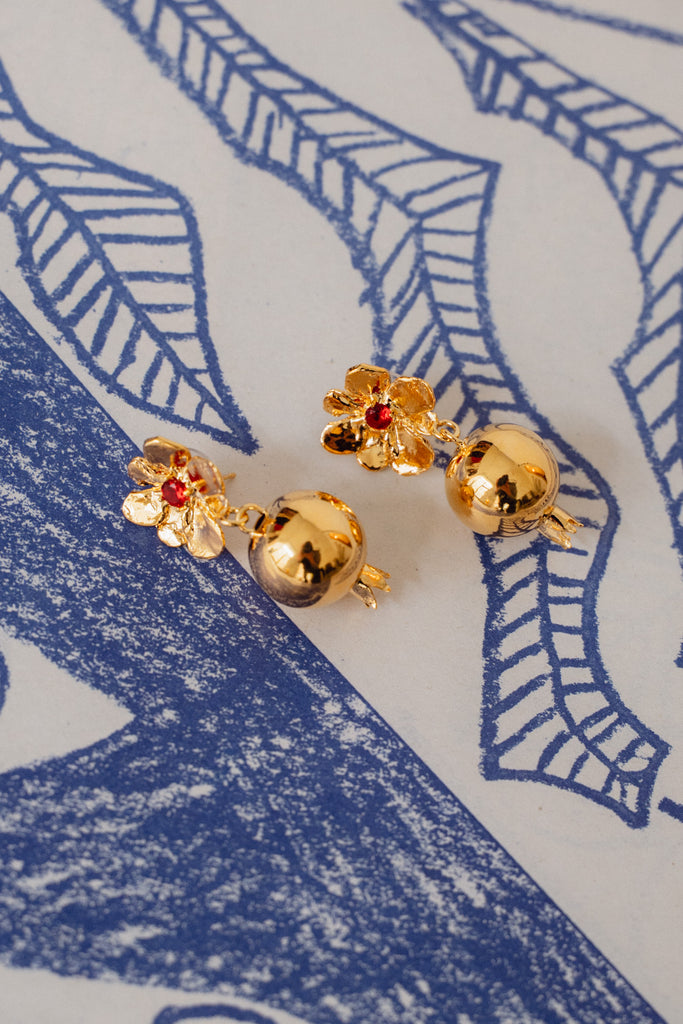 MONDO MONDO, Melograno Earrings, Gold/ Ruby