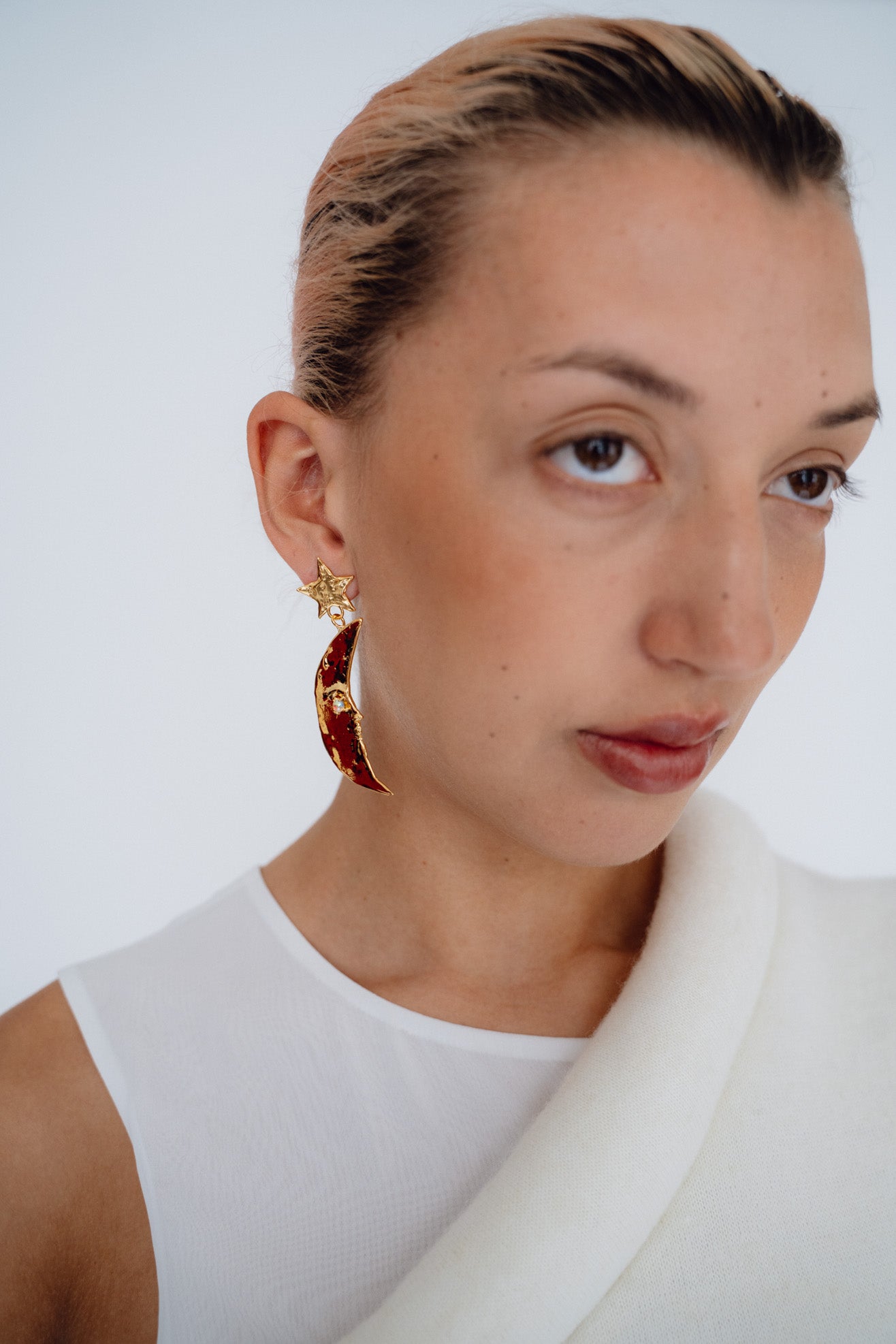 MONDO MONDO, Moon Earrings, Gold