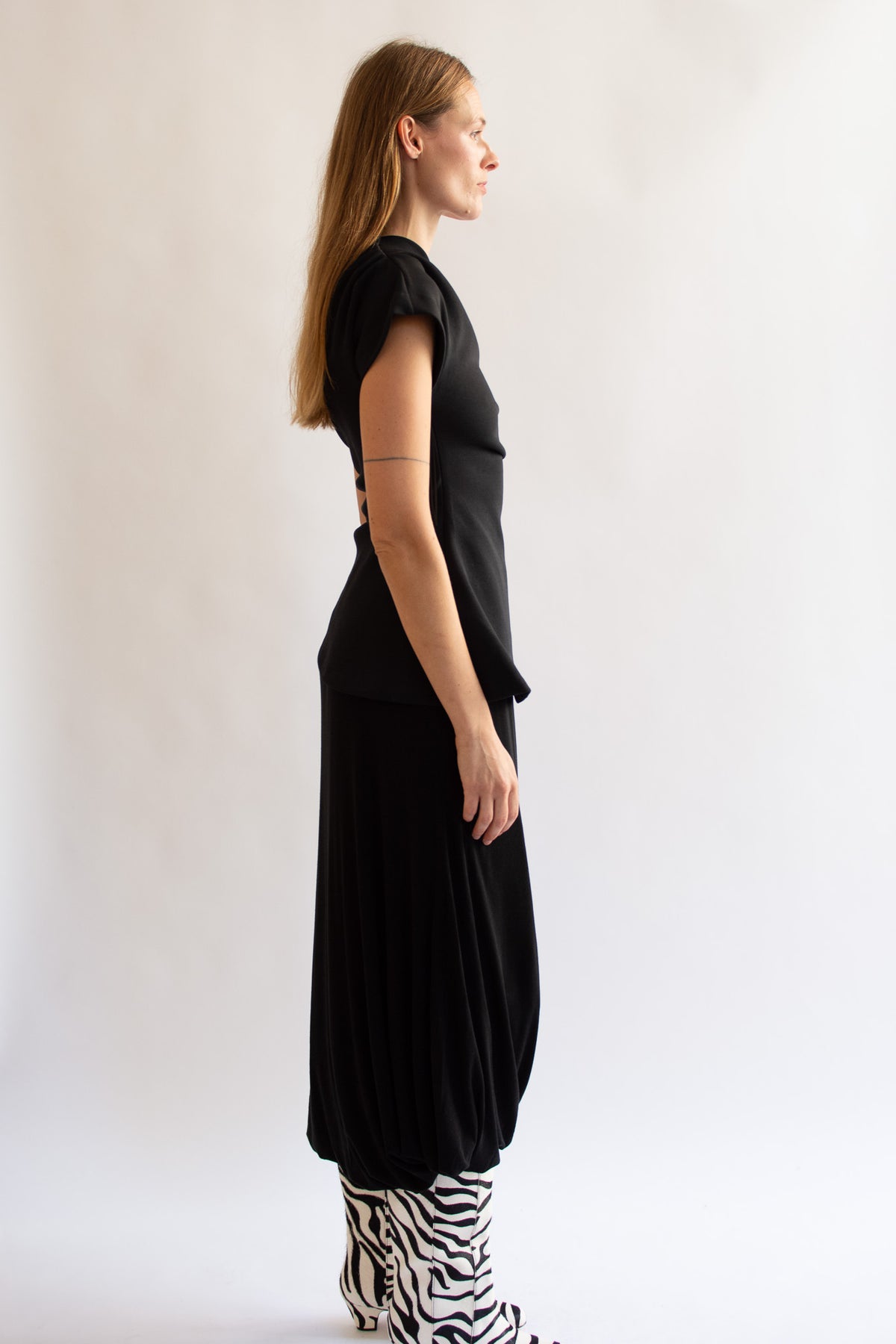 THE GARMENT, Glam Asymmetric Tee, Black