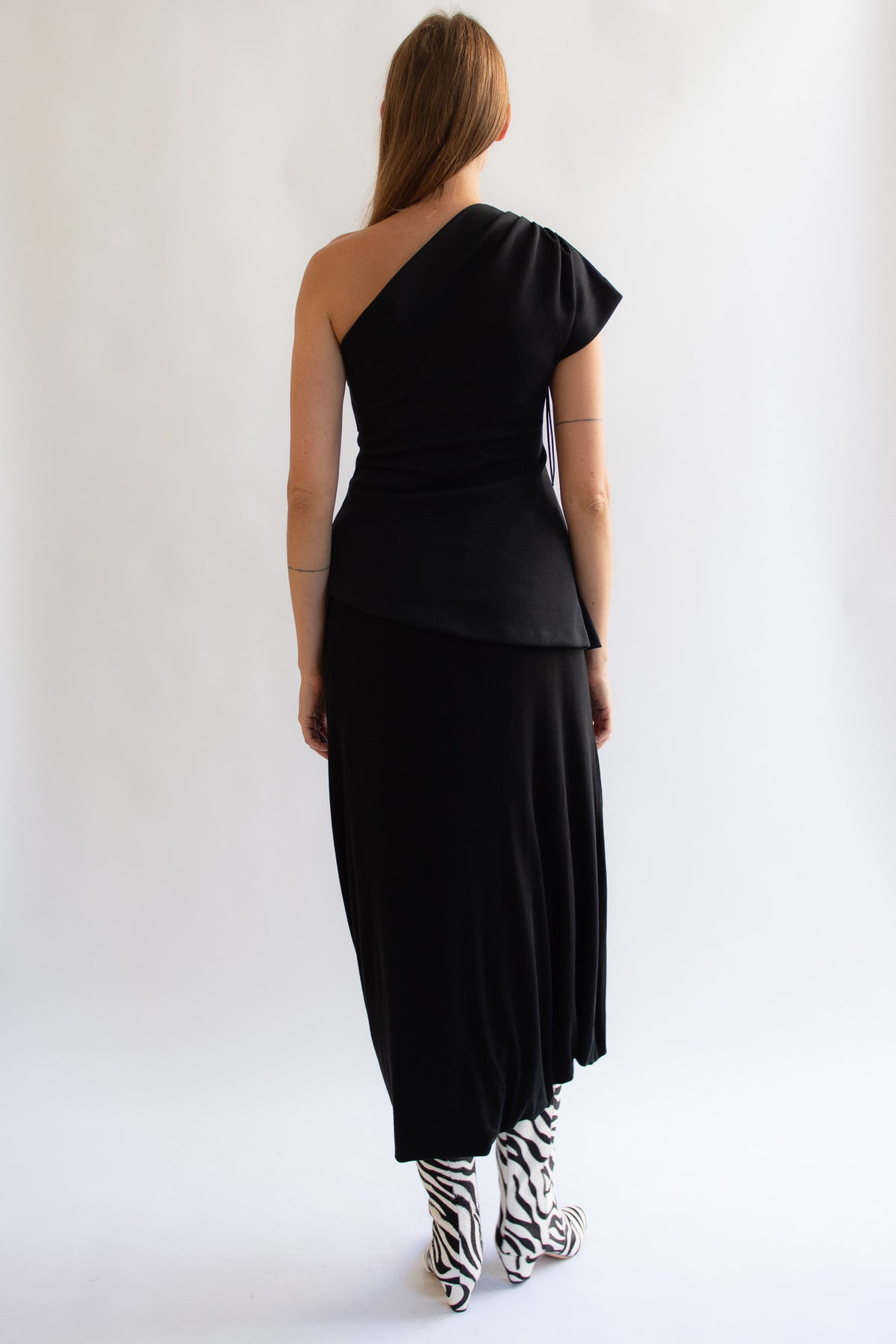 THE GARMENT, Glam Asymmetric Tee, Black