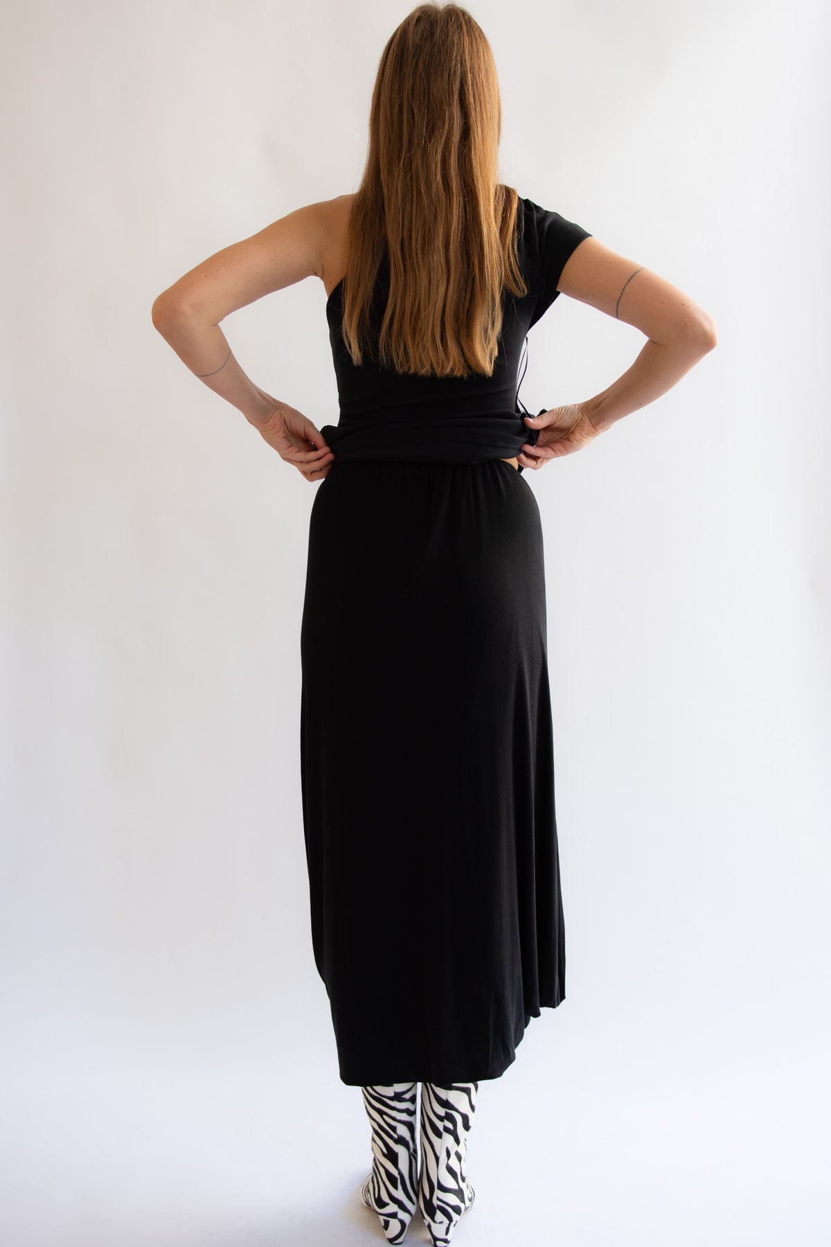THE GARMENT, Breanna Knot Skirt, Black