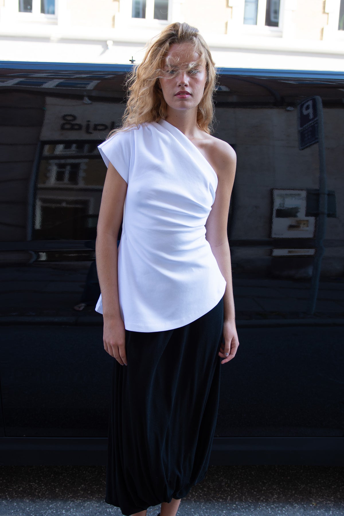 THE GARMENT, Glam Asymmetric Tee, Cream