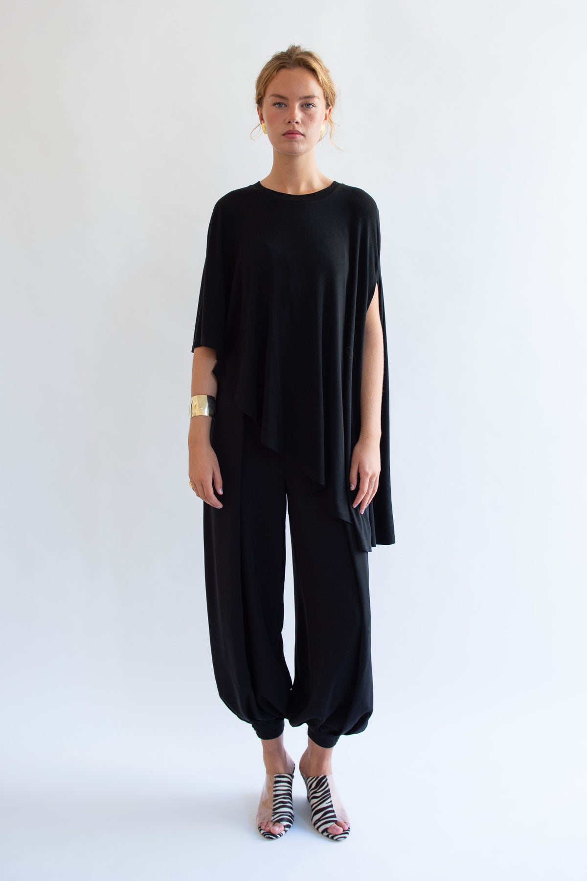 THE GARMENT, Breanna Asymmetric Top, Black