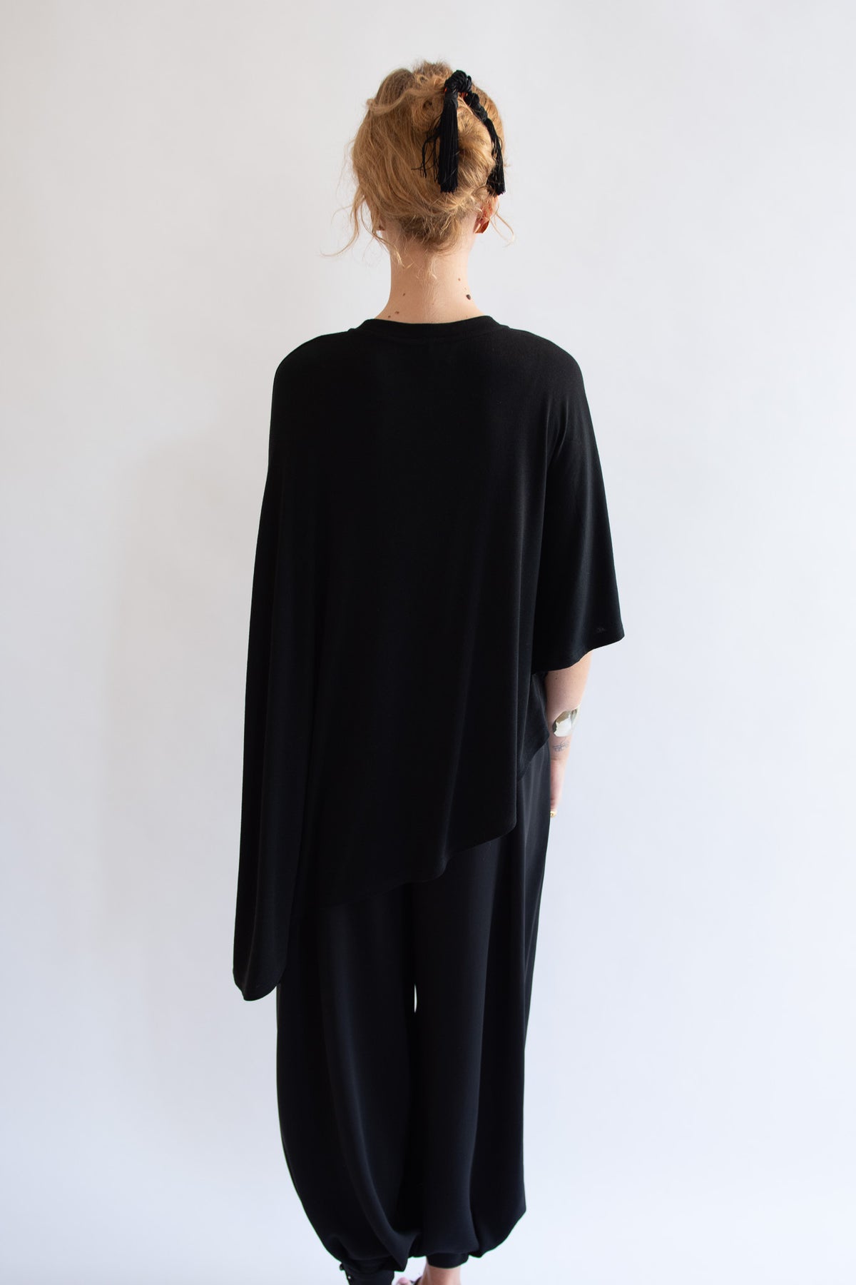 THE GARMENT, Breanna Asymmetric Top, Black