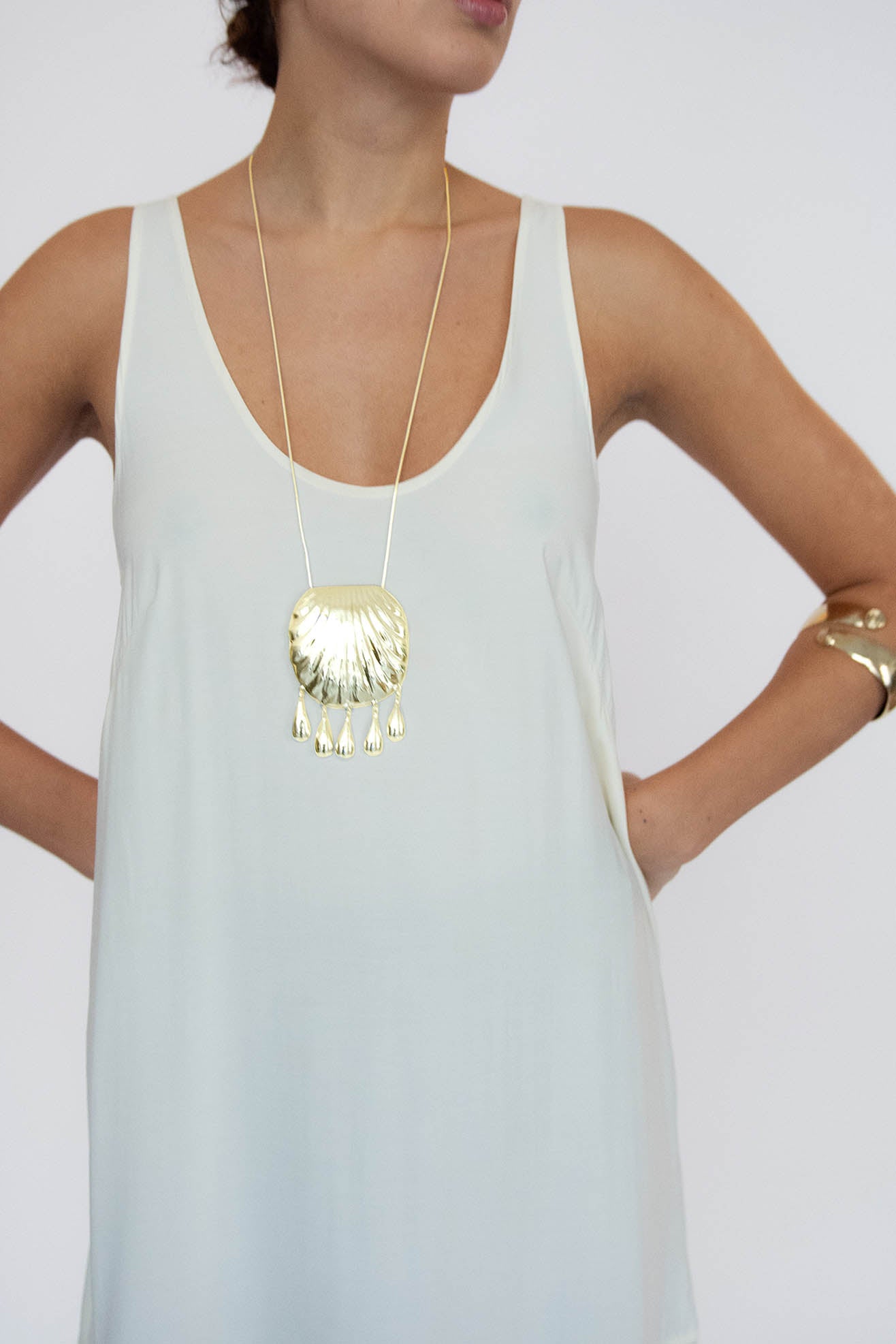 JUJU VERA, Petra Shell Pendant, Gold