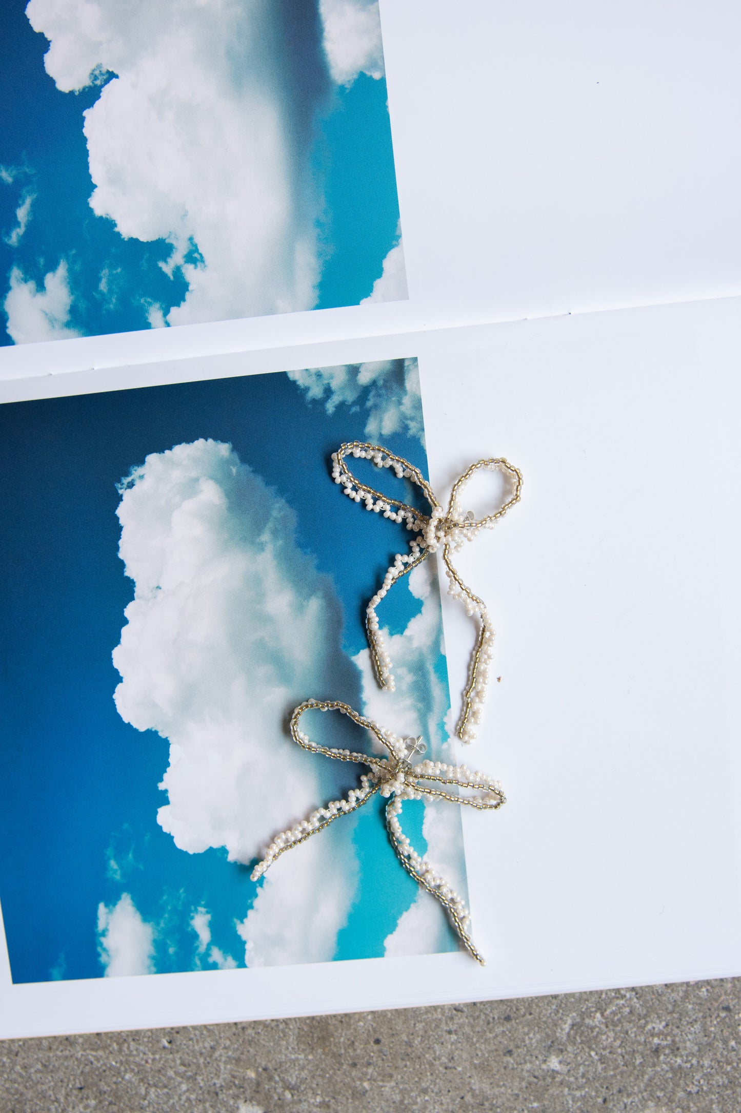 PURA UTZ, Lace Bow Ear Stick