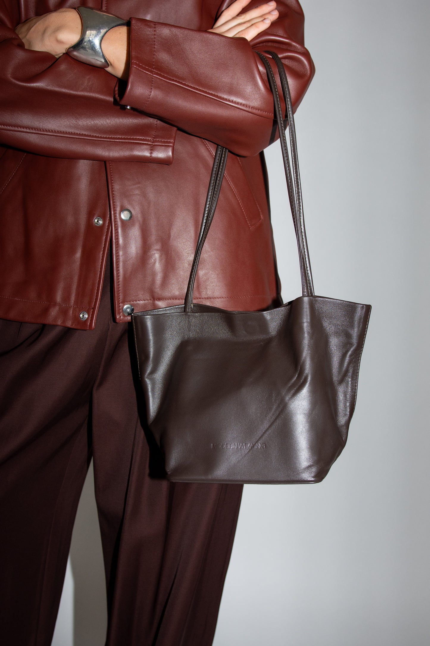 MODERN WEAVING, Relaxed Basket, Braun