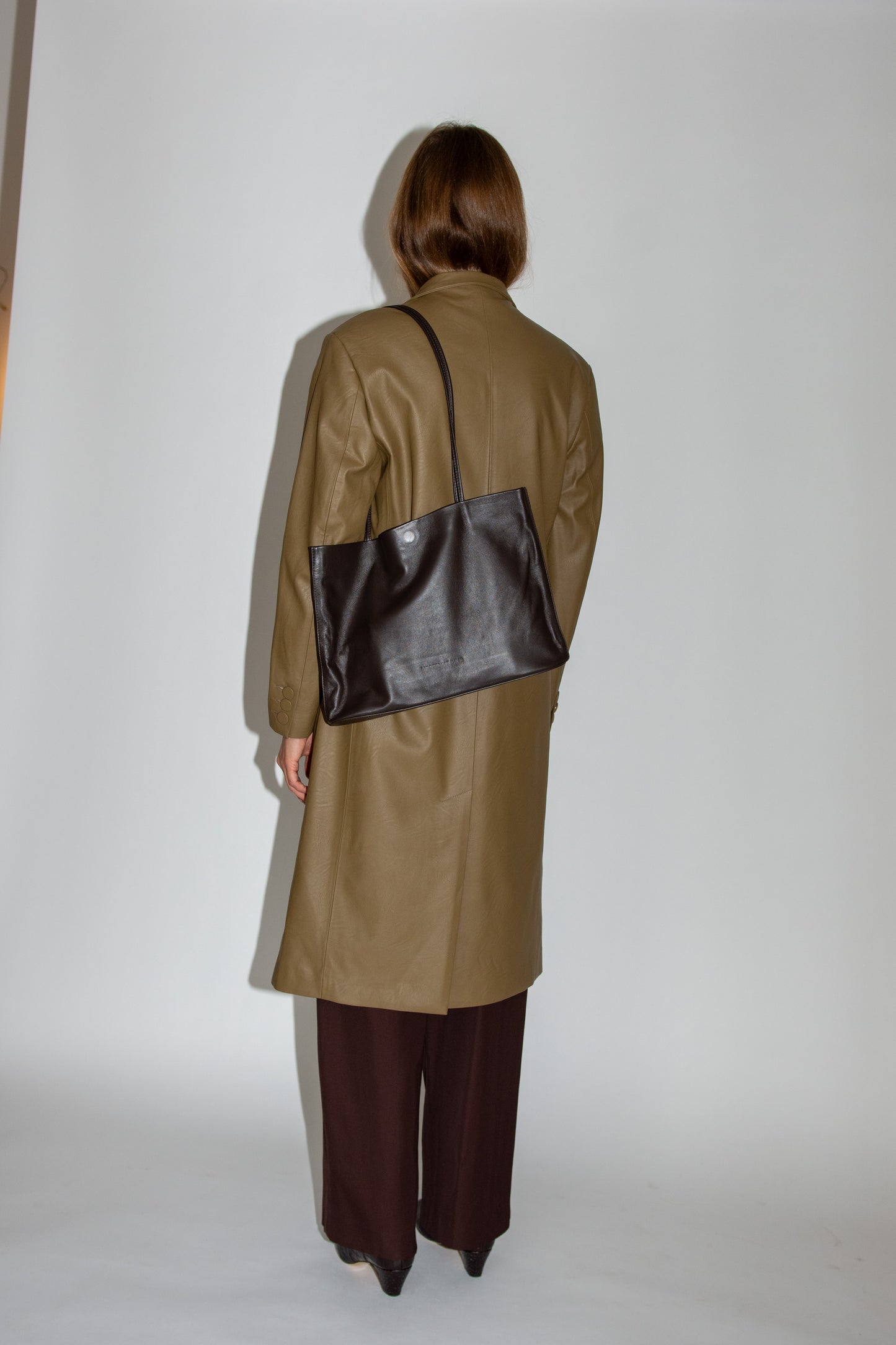 MODERN WEAVING, Narrow Oval Relaxed Tote, Braun