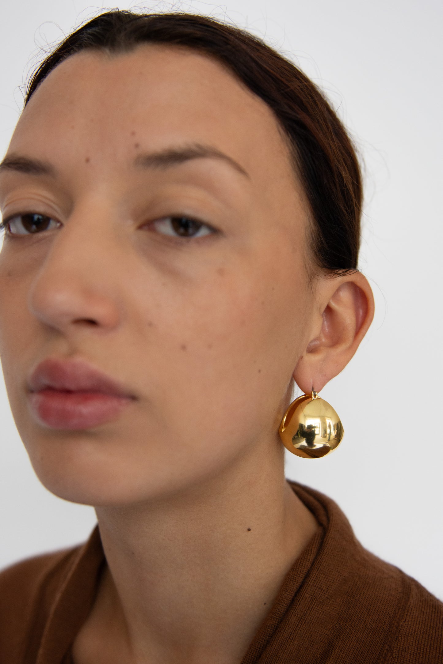 RACHEL COMEY, Large Keel Hoop, Gold Plated
