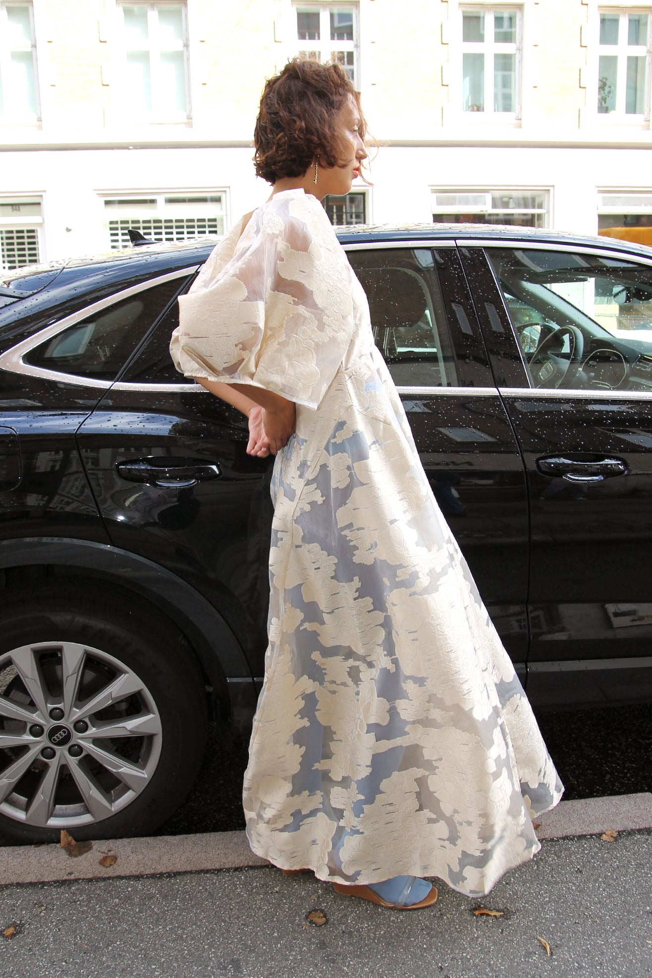 MR. LARKIN, Lexi Gown, Champagne