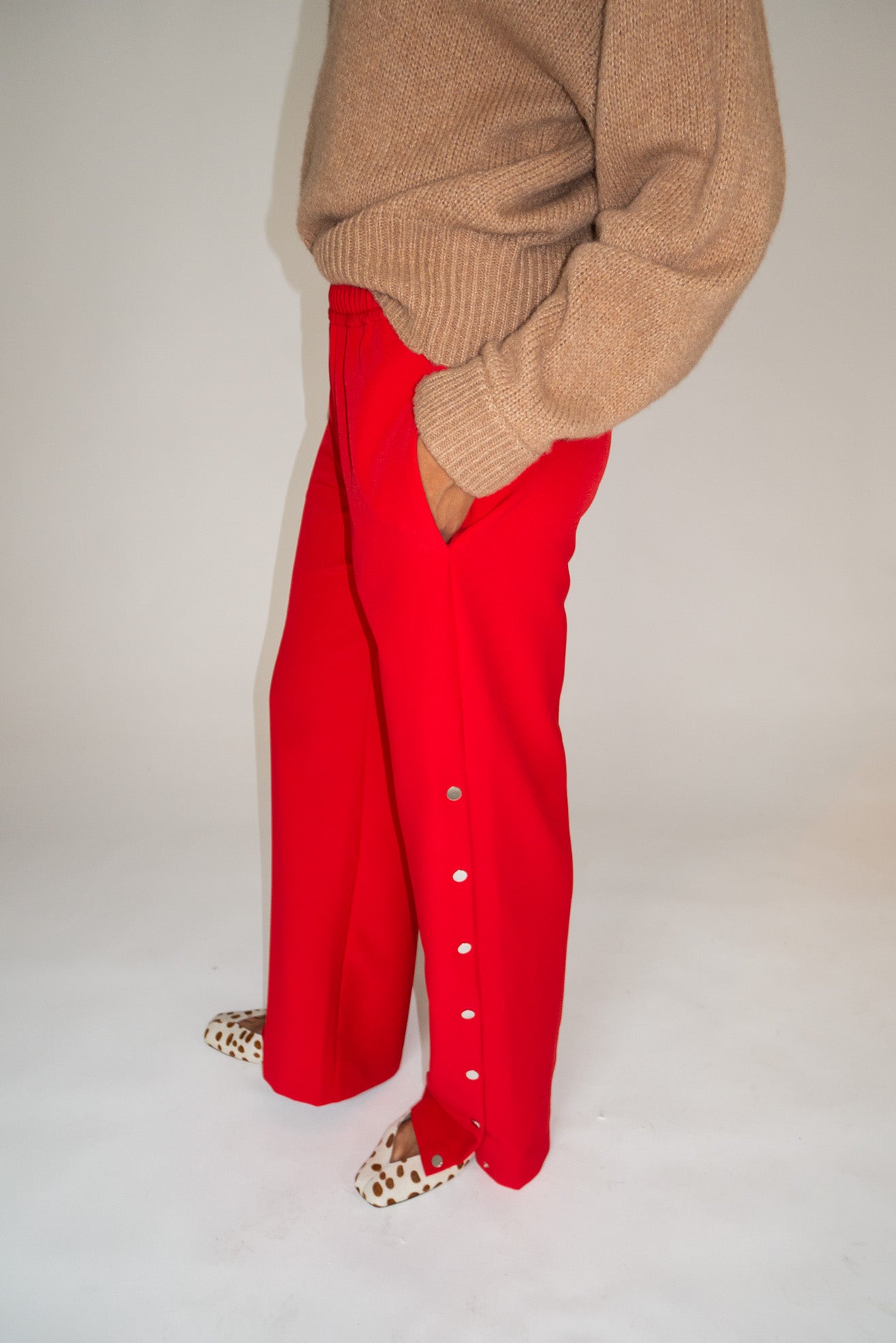 MR. LARKIN, Alice Snap Pant, Lipstick