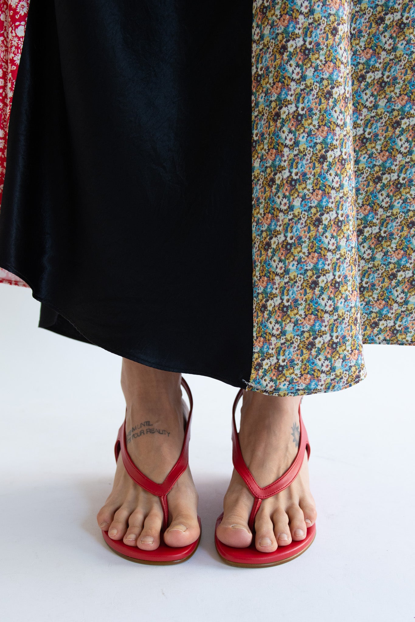 NOMIA, Lela Thong Wedge, Lipstick