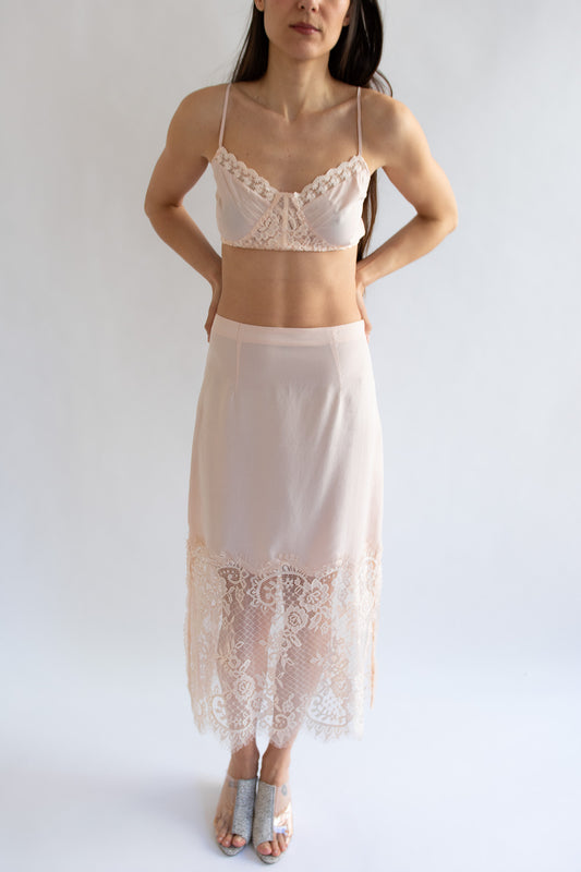 mr larkin lace dress Our lace collection is here Everyones favorite Lola Dress is back, and we introduce the Libra Dress in Apple, Petal & Off White. Online and in the Copenhagen & Houston stores