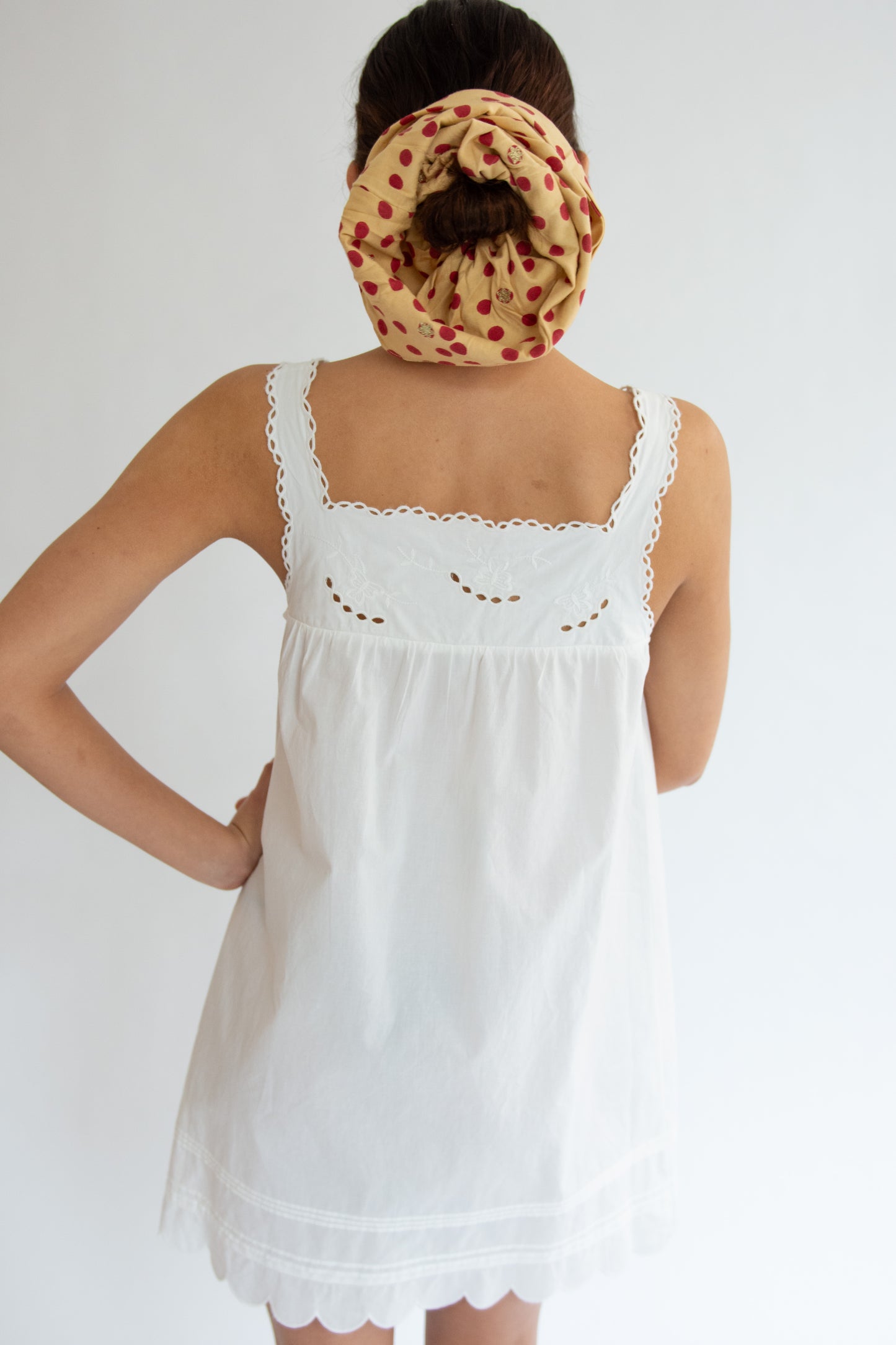 TIGRA TIGRA, Blockprint Dot XL Scrunchie, Beige/Red