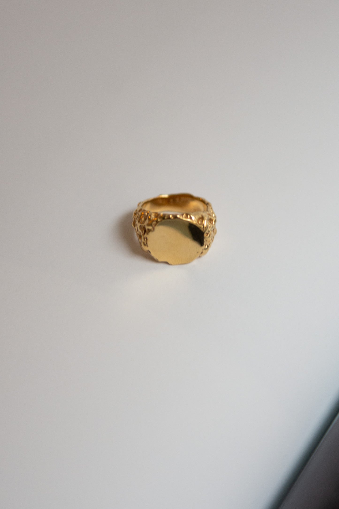 FARIS, Roca Signet Ring, Gold