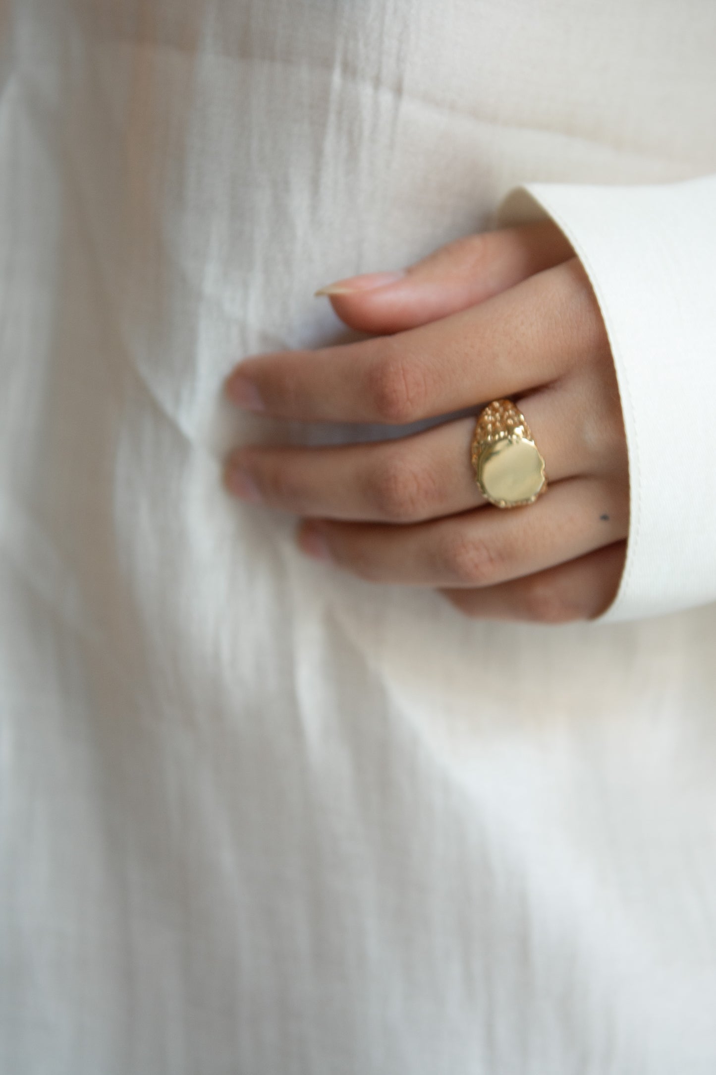 FARIS, Roca Signet Ring, Gold