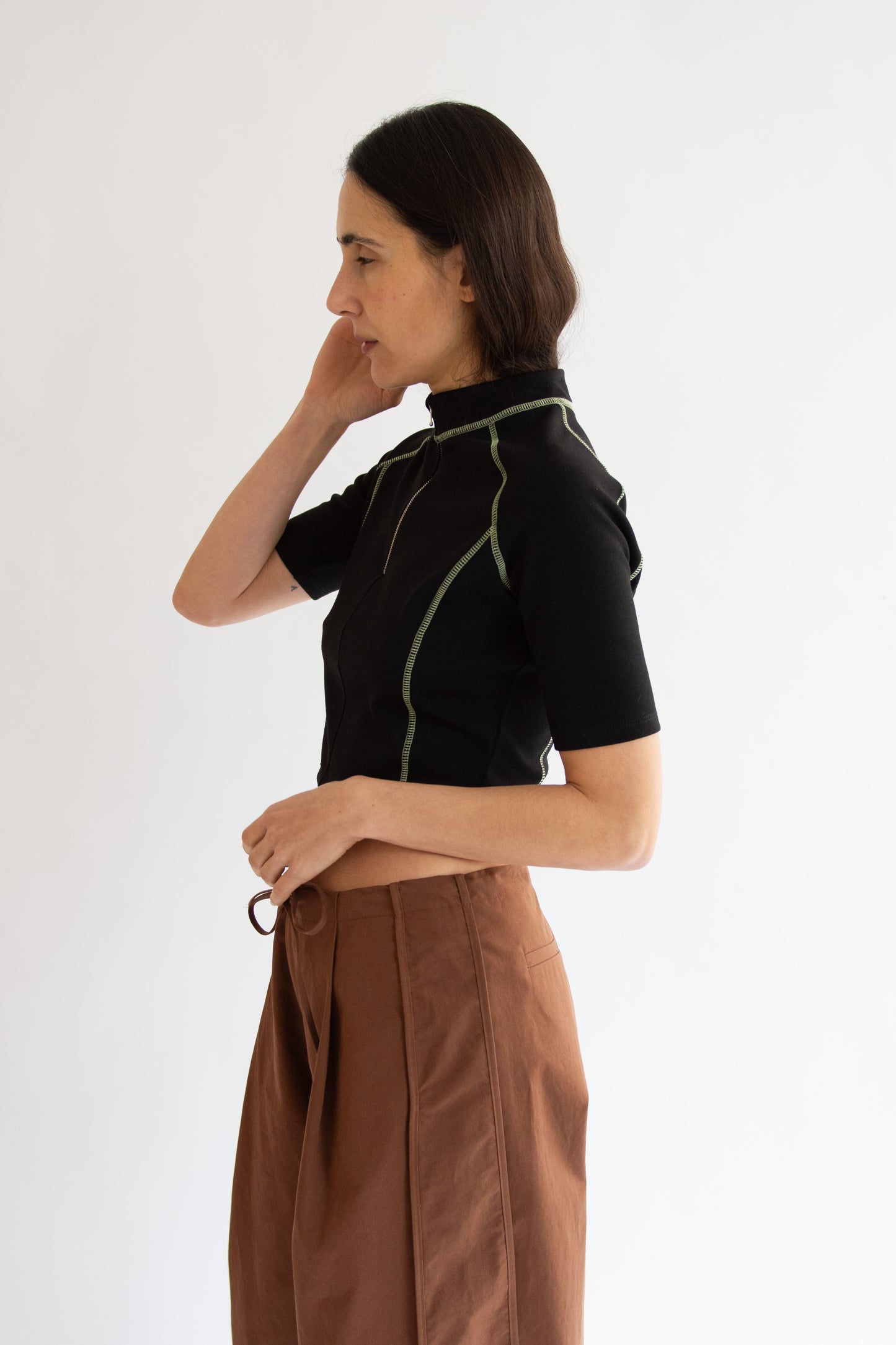 NOMIA, Cropped S/S Scuba Top, Black/Pistachio
