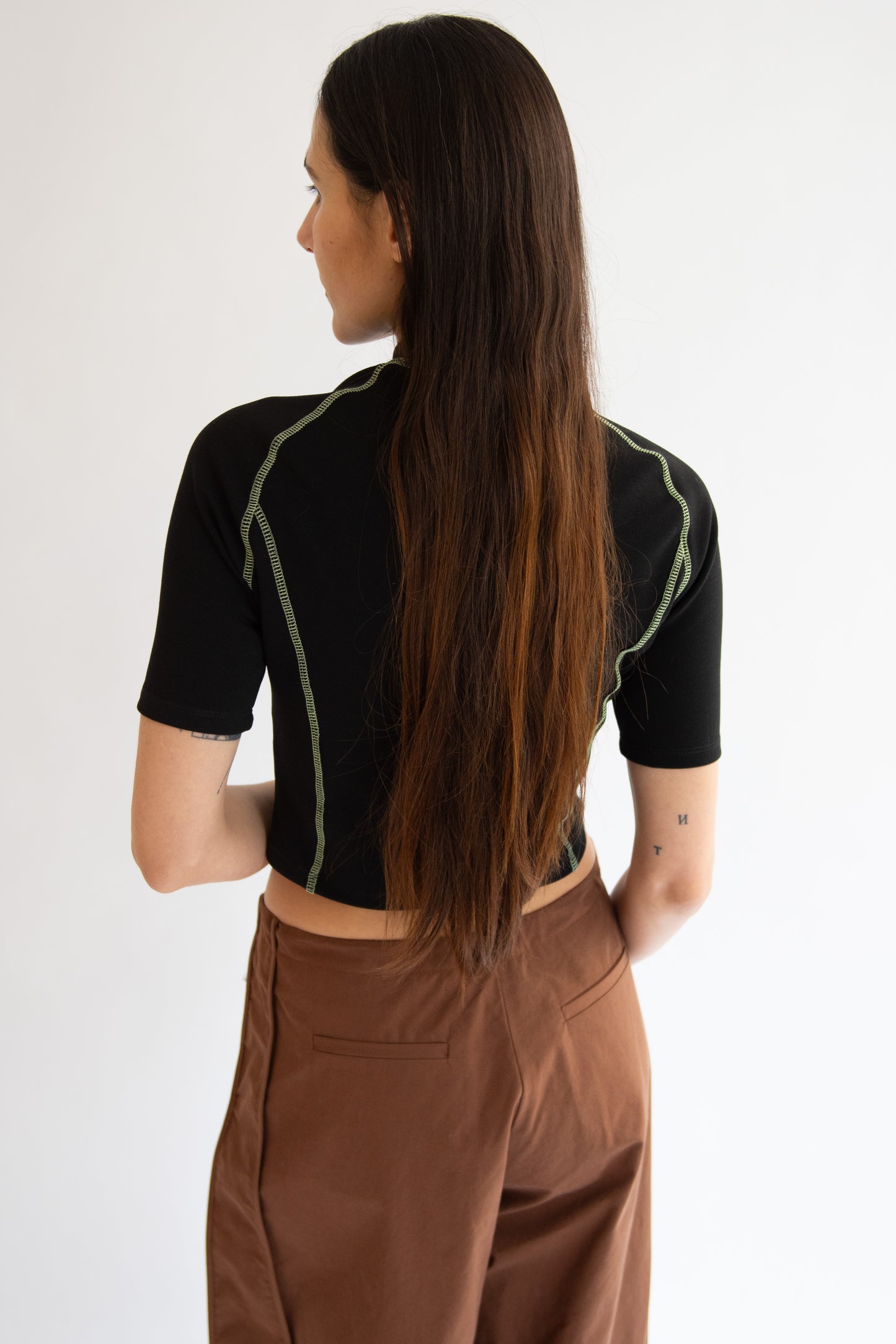 NOMIA, Cropped S/S Scuba Top, Black/Pistachio