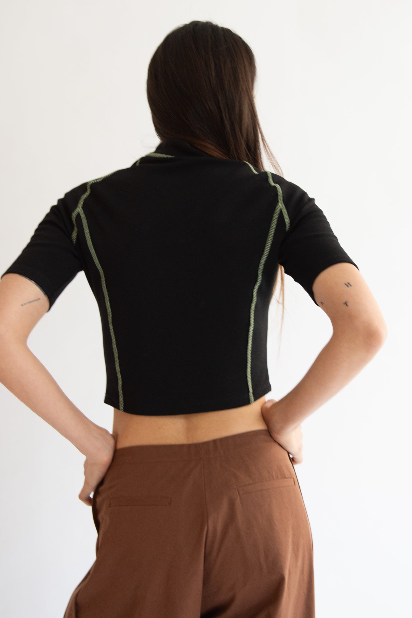 NOMIA, Cropped S/S Scuba Top, Black/Pistachio