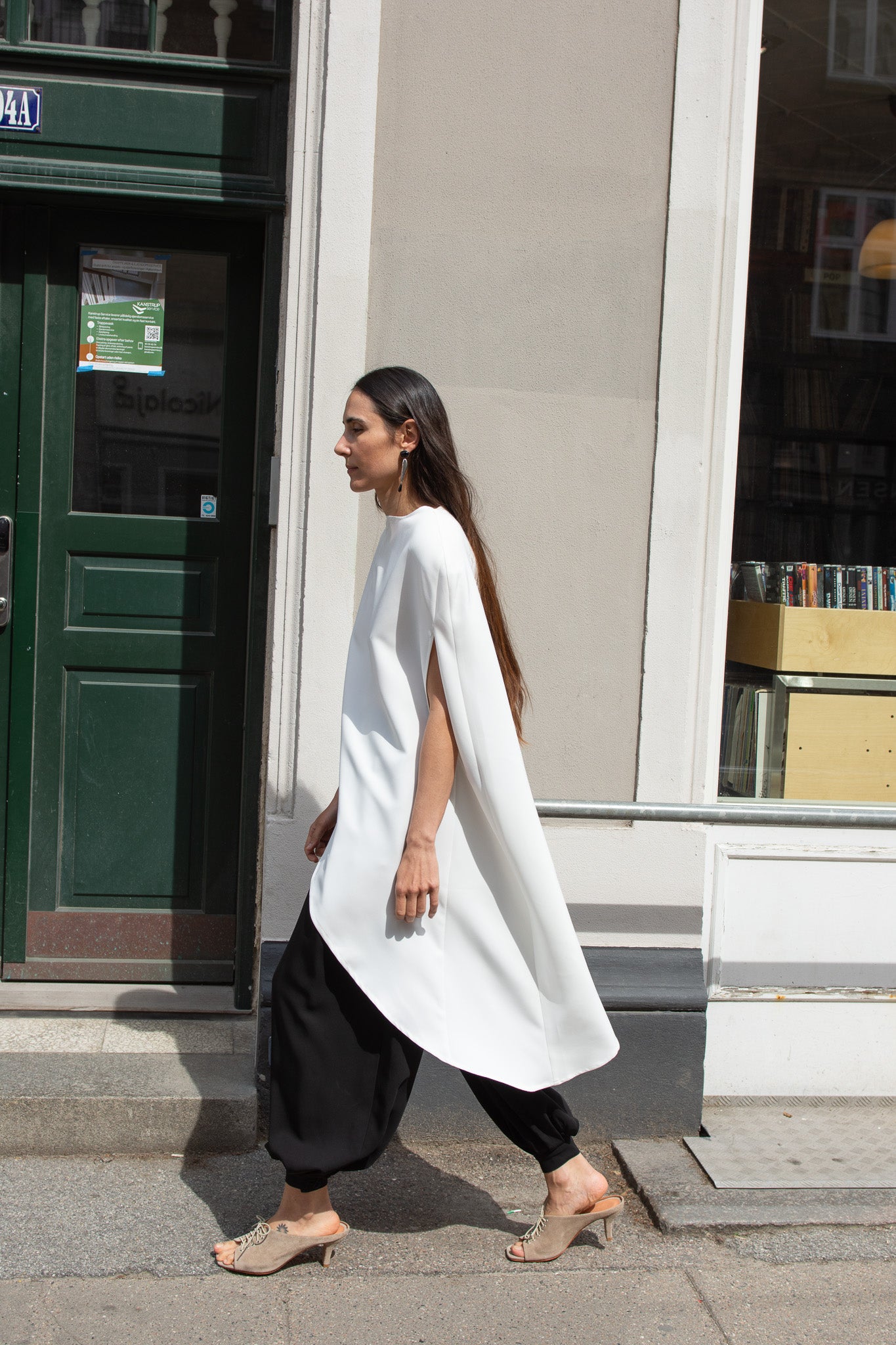 MR. LARKIN, Treasure Cape, White