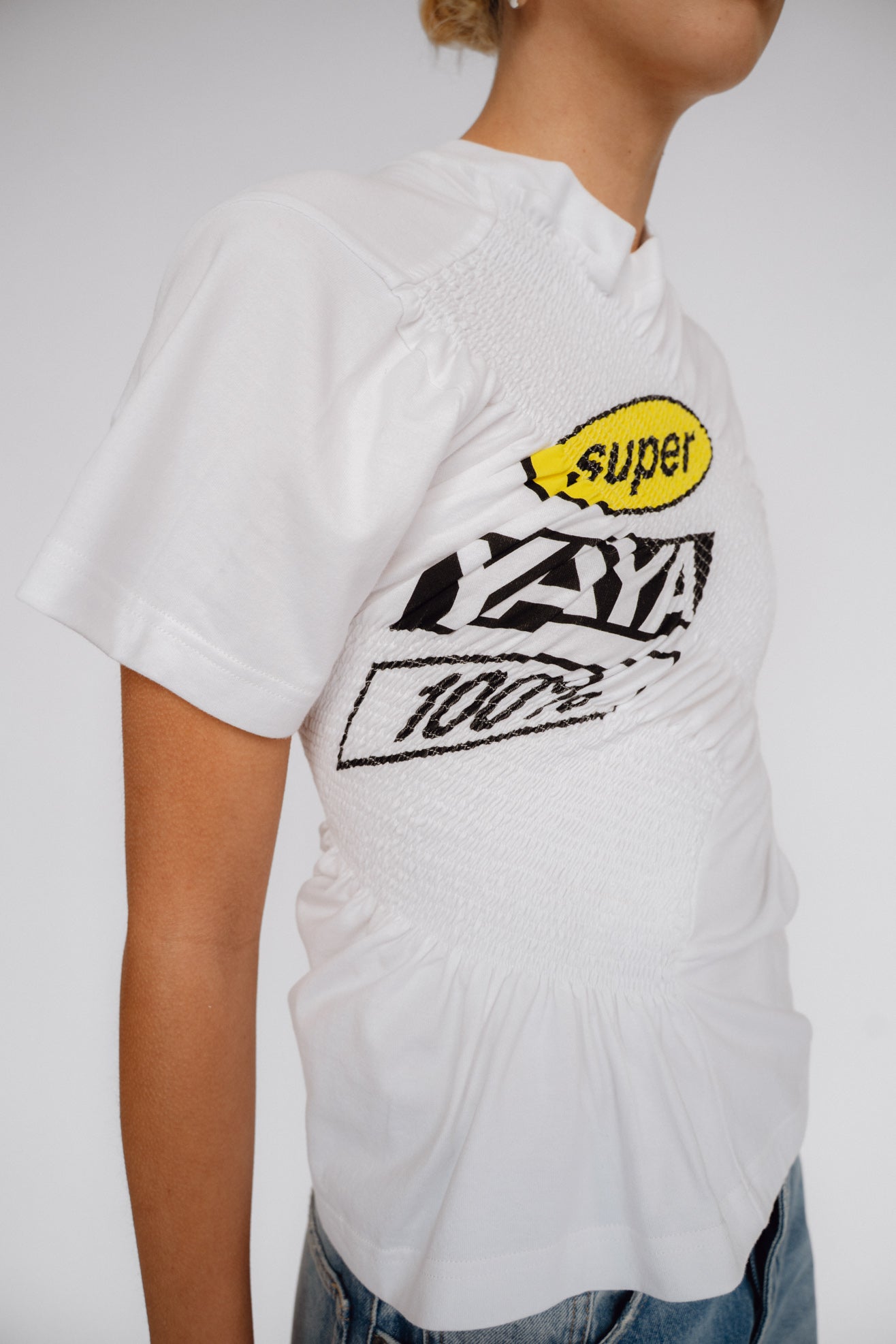 SUPER YAYA Tシャツ SUPER YAYA, Logo Twist Elastic T-shirt, White – Mr. Larkin