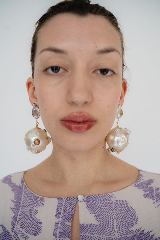 ISSHI, Drowning Pearl Earrings, Aura