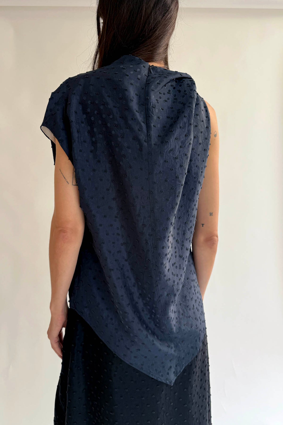 NOMIA, Twist Shoulder Top, Midnight/White