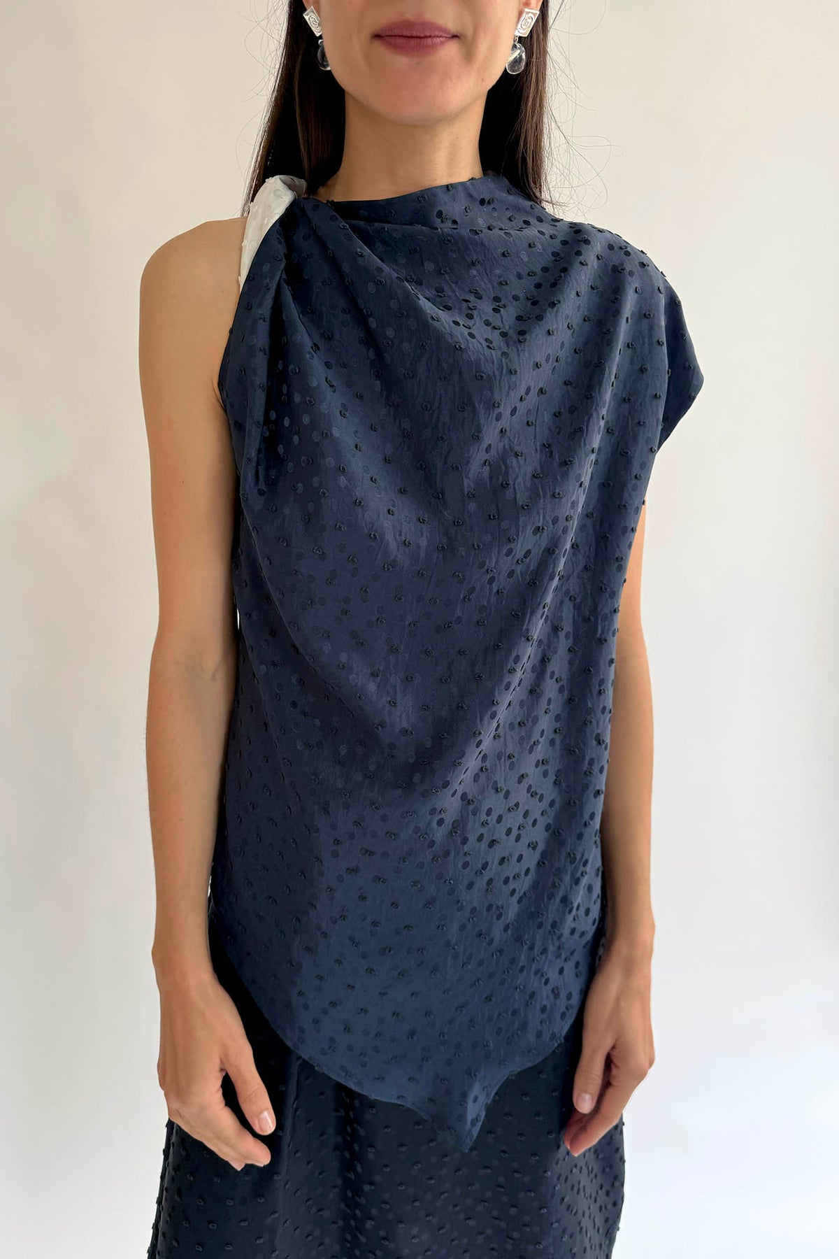 NOMIA, Twist Shoulder Top, Midnight/White