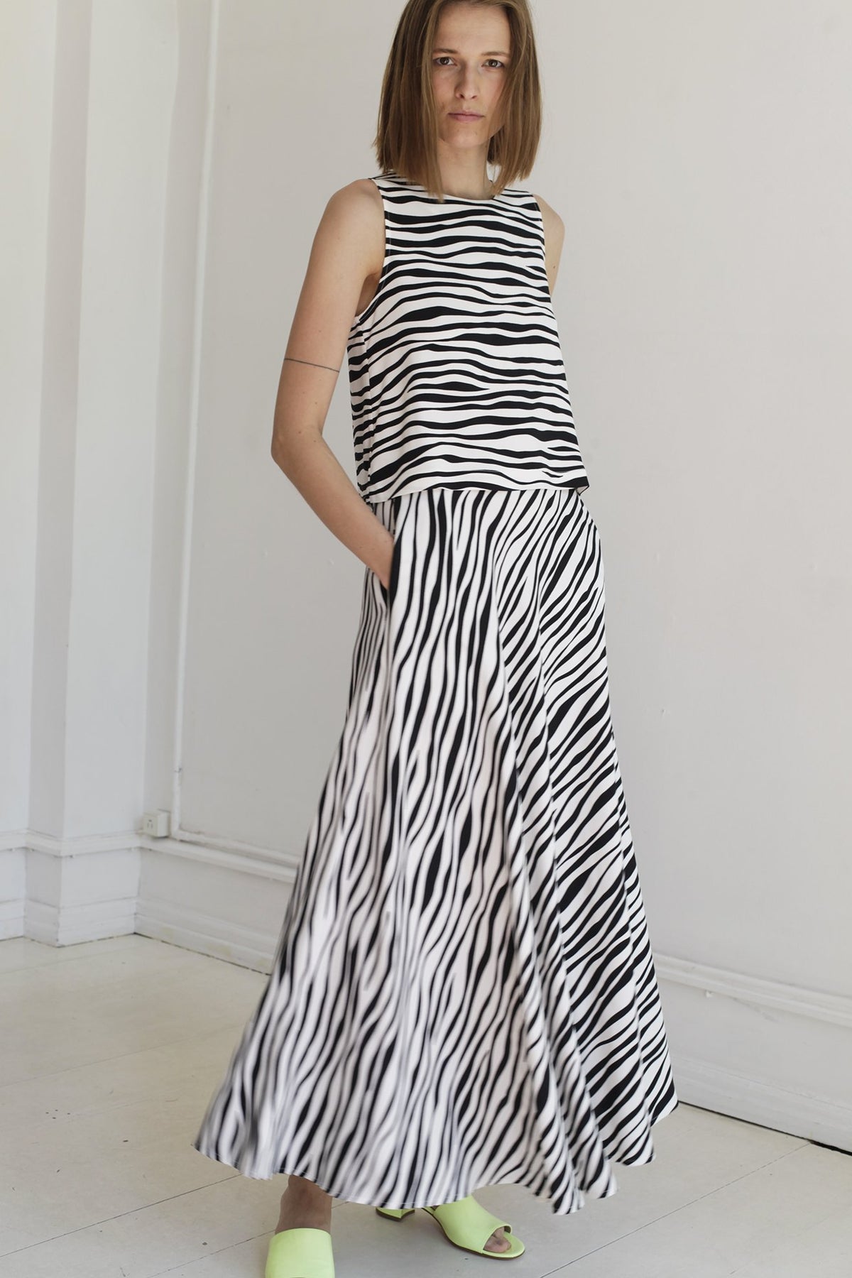 MR. LARKIN, Sandy Tank, Zebra, Front
